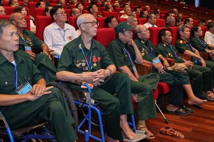 Các đại biểu dự Hội nghị tri ân người có công với cách mạng năm 2024. (Ảnh: THỦY NGUYÊN)