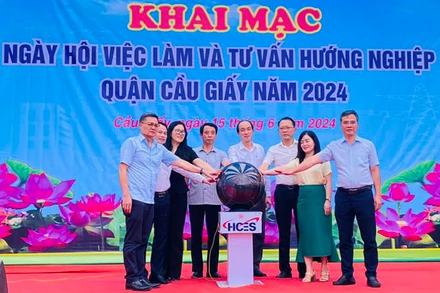 Khai mạc Ngày hội việc làm và tư vấn hướng nghiệp quận Cầu Giấy năm 2024. (Ảnh: HCES)