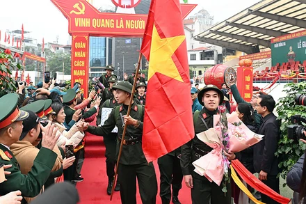 Các tân binh quận Đống Đa (Hà Nội) trong ngày nhập ngũ. (Ảnh THẾ ĐẠI)