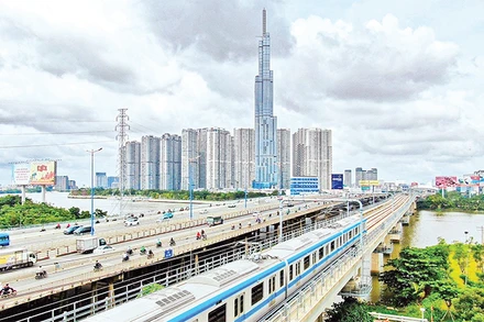 Tuyến đường sắt đô thị số 1 Bến Thành-Suối Tiên (Thành phố Hồ Chí Minh) có khoảng 200 chuyến tàu phục vụ hành khách mỗi ngày. (Ảnh THẾ ANH)