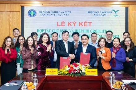 Ký kết hợp tác triển khai Chương trình " Khung quản lý thuốc bảo vệ thực vật bền vững" năm 2024.
