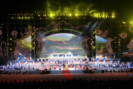 Quang cảnh khai mạc Festival Ninh Bình 2022-Tràng An kết nối di sản.