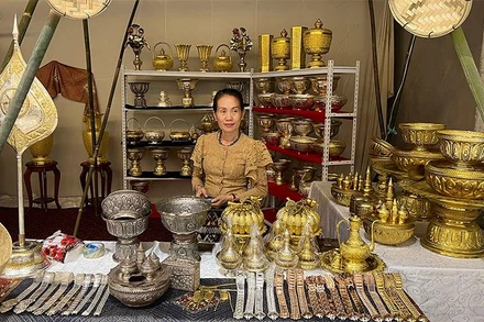 Một gian trưng bày hàng thủ công mỹ nghệ tại sự kiện. (Ảnh: Trịnh Quốc Dũng)