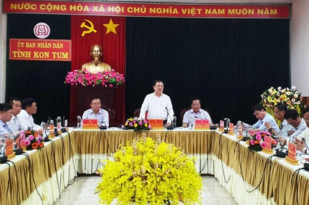 Bộ trưởng Huỳnh Thành Đạt phát biểu tại buổi làm việc,