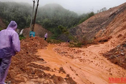 Sạt lở gây ách tắc tuyến đường 218 vào xã Phan Thanh, huyện Nguyên Bình, tỉnh Cao Bằng.