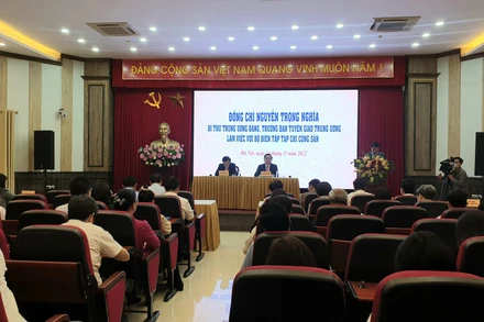 Quang cảnh buổi làm việc.