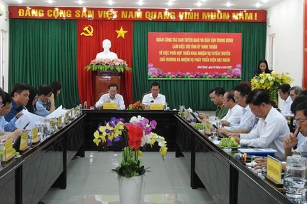 Quang cảnh buổi làm việc