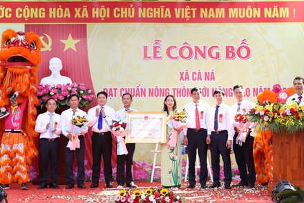 Trao Bằng công nhận đạt chuẩn nông thôn mới nâng cao năm 2022 cho Đảng bộ, chính quyền và nhân dân xã Cà Ná.