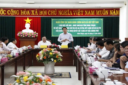 Quang cảnh buổi làm việc.