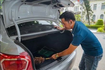 Anh Lưu Hồng Đình - một trong những bác tài lâu năm đã đến với Grab vì tình yêu công nghệ và chọn gắn bó dài lâu vì các cải thiện tích cực mà công việc này mang đến.