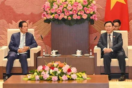 Chủ tịch Quốc hội Vương Đình Huệ phát biểu tại buổi tiếp Đô trưởng thủ đô Phnôm Pênh Khuong Sreng. (Ảnh: Duy Linh)