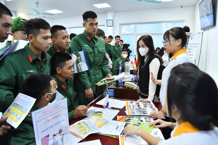 [Ảnh] Nhiều cơ hội việc làm cho các chiến sĩ bộ đội xuất ngũ năm 2022