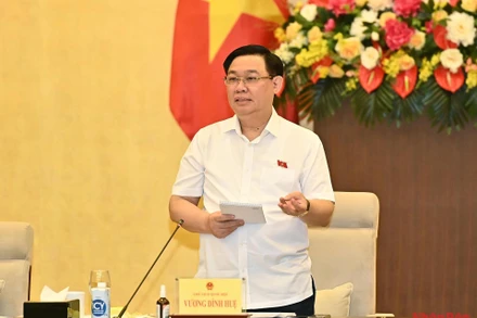 Chủ tịch Quốc hội Vương Đình Huệ tại cuộc họp giao ban giữa lãnh đạo Quốc hội với Thường trực Hội đồng Dân tộc và các cơ quan của Quốc hội về đánh giá kết quả công tác 6 tháng đầu năm. (Ảnh: Duy Linh)