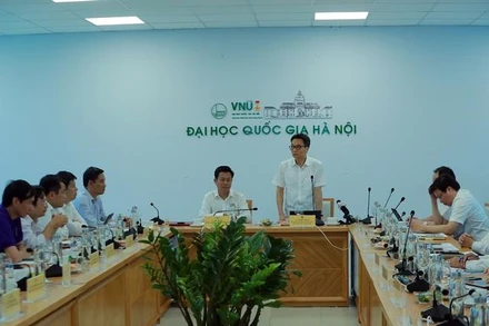 Phó Thủ tướng Chính phủ Vũ Đức Đam: Đại học Quốc gia Hà Nội cần có tầm nhìn dài hạn và cách làm tốt hơn, hướng tới mục tiêu xây dựng khu đô thị đại học thông minh, hiện đại. (Ảnh: VGP)