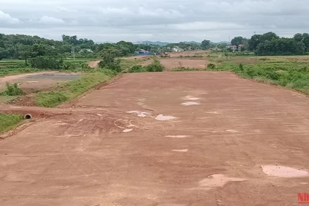 Xây dựng đoạn 2km đường vành đai 5 đang gặp khó khăn vì thiếu vốn.