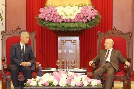 Tổng Bí thư Nguyễn Phú Trọng tiếp Bí thư Trung ương Đảng Nhân dân Cách mạng Lào, Bí thư Thành ủy, Chủ tịch Hội đồng nhân dân thủ đô Vientiane Anouphap Tounalom thăm và làm việc tại Việt Nam. (Ảnh: Trí Dũng/TTXVN)