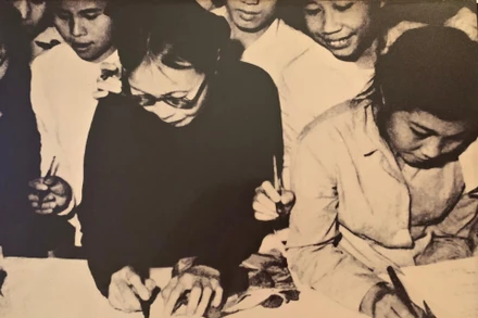 Đăng ký thực hiện phong trào "Ba đảm đang". (Nguồn: Bảo tàng Phụ nữ Việt Nam)