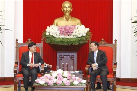 Đồng chí Võ Văn Thưởng, Ủy viên Bộ Chính trị, Thường trực Ban Bí thư tiếp Phó Thủ tướng, Bộ trưởng điều phối chính sách kinh tế Singapore Heng Swee Keat đang thăm và làm việc tại Việt Nam. (Ảnh: TTXVN)