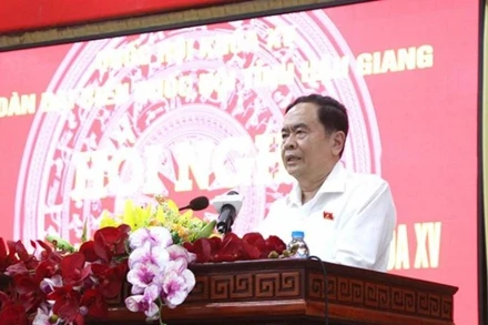 Phó Chủ tịch Thường trực Quốc hội phát biểu tại buổi tiếp xúc.