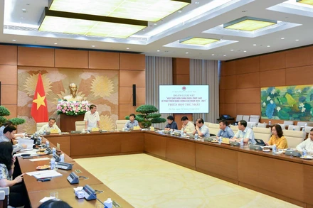 Phiên họp thứ nhất Đoàn giám sát chuyên đề “Việc thực hiện chính sách, pháp luật về phát triển năng lượng giai đoạn 2016-2021”. (Nguồn: Cổng thông tin Quốc hội)