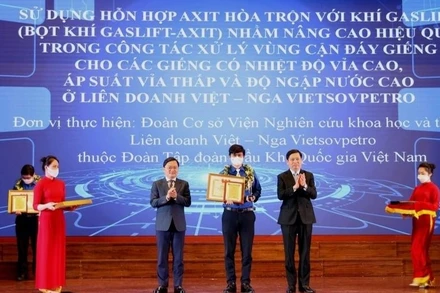 Một công trình nghiên cứu khoa học của Đoàn Thanh niên Vietsovpetro được tuyên dương. (Ảnh: Tập đoàn dầu khí Việt Nam)