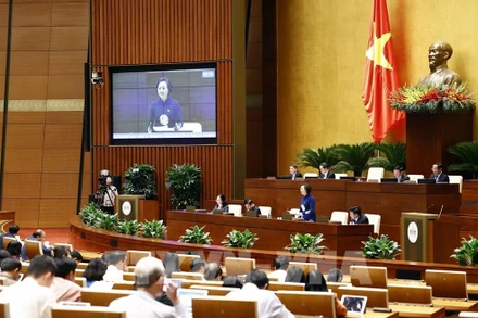 Bộ trưởng Bộ Nội vụ Phạm Thị Thanh Trà trả lời chất vấn. (Ảnh: TTXVN)