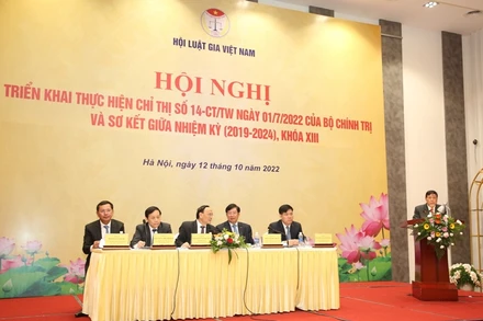 Hội nghị triển khai thực hiện Chỉ thị số 14-CT/TW của Bộ Chính trị và sơ kết giữa nhiệm kỳ 2019-2024 của Hội Luật gia Việt Nam. (Ảnh: Báo Quân đội nhân dân)