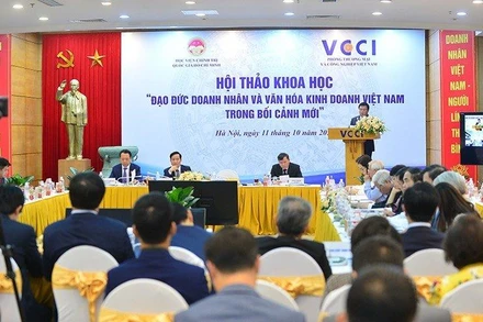 Đồng chí Nguyễn Xuân Thắng phát biểu đề dẫn tại Hội thảo.