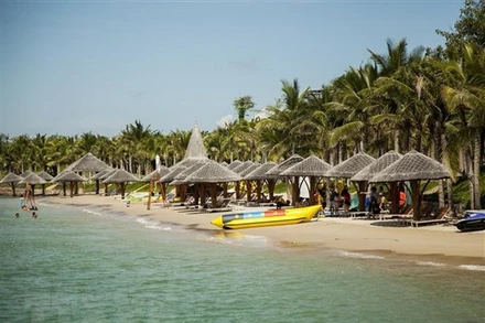 Bãi biển Hòn Tằm Nha Trang. (Ảnh: TTXVN)