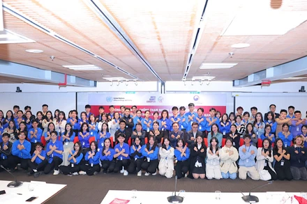 Các bạn trẻ thể hiện sự quyết tâm tại Tọa đàm về "Công ước Phòng, chống tham nhũng của Liên hợp quốc về vai trò của thanh niên trong phòng, chống tham nhũng ở Việt Nam".