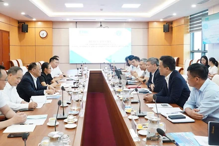 Toàn cảnh buổi làm việc giữa Bảo hiểm xã hội Việt Nam và Đoàn công tác của Cục An sinh y tế Khu tự trị dân tộc Choang Quảng Tây (Trung Quốc).