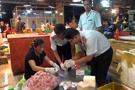 [Video] Hà Nội xử lý nghiêm hành vi lợi dụng tăng giá hàng hóa bất hợp lý