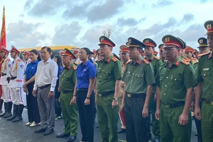 [Video] Truy tặng Huân chương bảo vệ Tổ quốc và Huy hiệu “Tuổi trẻ dũng cảm” cho chiến sĩ Cảnh sát hy sinh khi làm nhiệm vụ