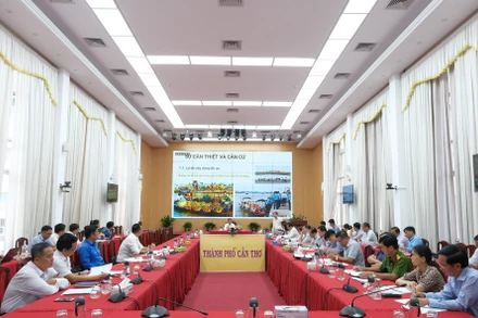 Quang cảnh cuộc họp.