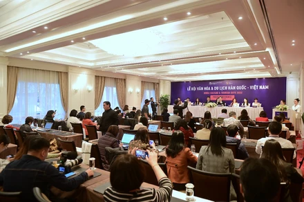 Toàn cảnh buổi họp báo.