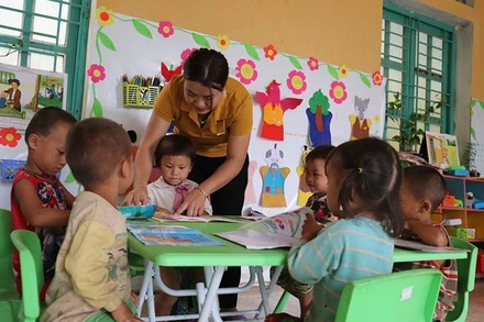 Giờ học tiếng Việt của lớp học mầm non ở điểm bản Huổi Min (Điện Biên). (Ảnh minh hoạ: LÊ LAN)