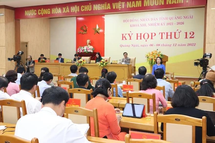 Quang cảnh phiên chất vấn và trả lời chất vấn kỳ họp thứ 12 Hội đồng nhân dân tỉnh Quảng Ngãi khóa XIII