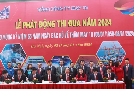 Lễ ký kết giao ước thi đua.