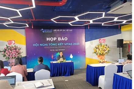 Chủ tịch Vitas Vũ Đức Giang chủ trì họp báo.