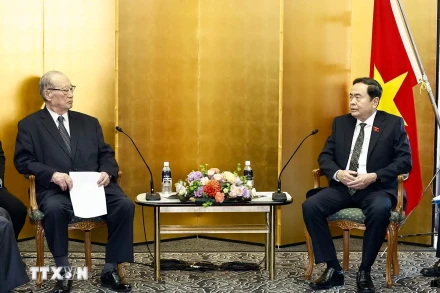 Chủ tịch Quốc hội Trần Thanh Mẫn tiếp Chủ tịch điều hành Hội đồng thúc đẩy ngoại giao nhân dân Nhật Bản Matsuzawa. (Ảnh: TTXVN)