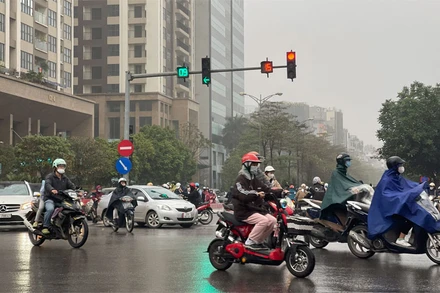 Khu vực Hà Nội sáng có mưa nhỏ, mưa phùn và sương mù, trưa chiều trời nắng. Sáng và đêm trời rét. (Ảnh minh họa)