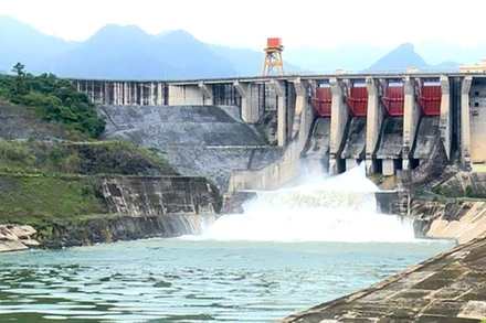 Hồ thủy điện Tuyên Quang sẽ đóng 2 cửa xả đáy vào 12 giờ và 16 giờ hôm nay. (Ảnh minh họa)