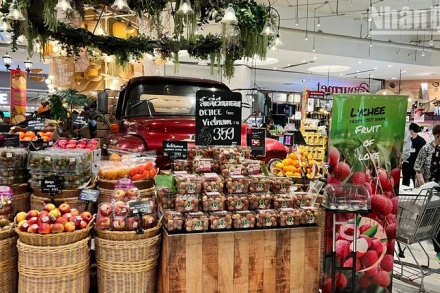 Vải tươi từ Lục Ngạn, Bắc Giang được bày bán tại siêu thị Gourmet Market ở Bangkok. (Ảnh: XUÂN SƠN) 