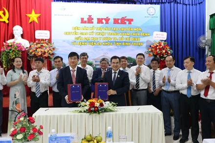 Lễ ký kết giữa Bệnh viện đa khoa tỉnh Bình Thuận và Đại học Y Dược Thành phố Hồ Chí Minh.