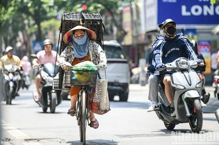 Khu vực Hà Nội nắng nóng, nhiệt độ cao nhất có nơi hơn 36 độ C. (Ảnh minh họa)