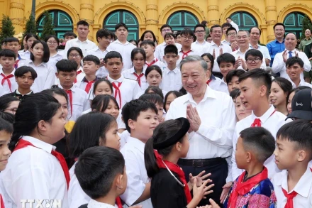 Chủ tịch nước Tô Lâm với các đại biểu. (Ảnh: TTXVN)