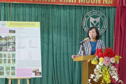 PGS.TS Phạm Thanh Huyền (Giám đốc Trung tâm tài nguyên dược liệu - Viện Dược liệu) chia sẻ tại buổi tập huấn.