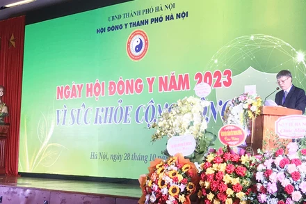 Phó Chủ tịch Trung ương Hội Đông y Việt Nam, Chủ tịch Hội Đông y thành phố Hà Nội Nguyễn Văn Dung phát biểu tại Lễ kỷ niệm
