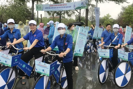 Đoàn viên, thanh niên đạp xe tuần hành Hưởng ứng Chiến dịch Làm cho thế giới sạch hơn năm 2024.