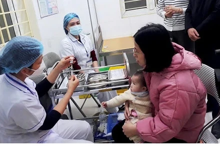 Tiêm chủng vaccine sởi cho trẻ em trên địa bàn Hà Nội. (Ảnh: Văn Lập)